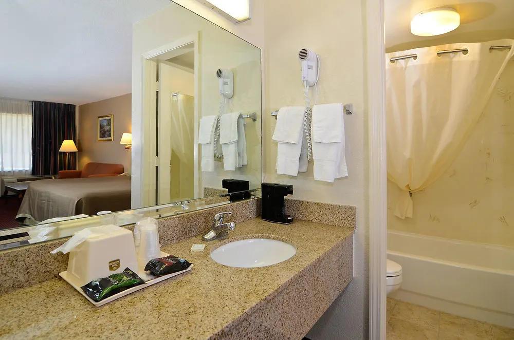 Travelers Inn And Suites Memphis