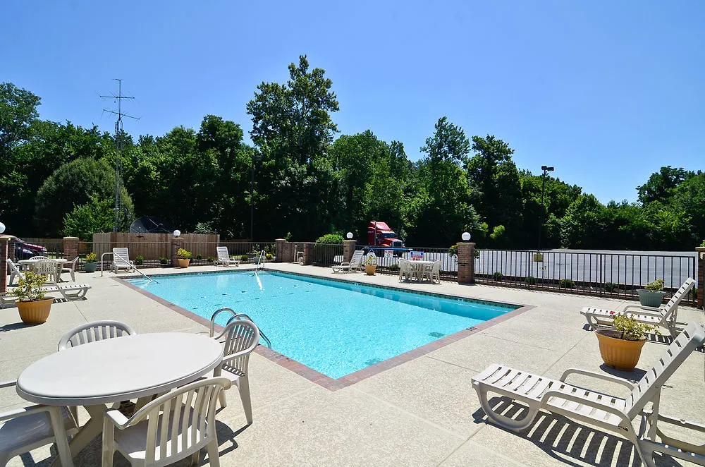 Travelers Inn And Suites Memphis Hotel