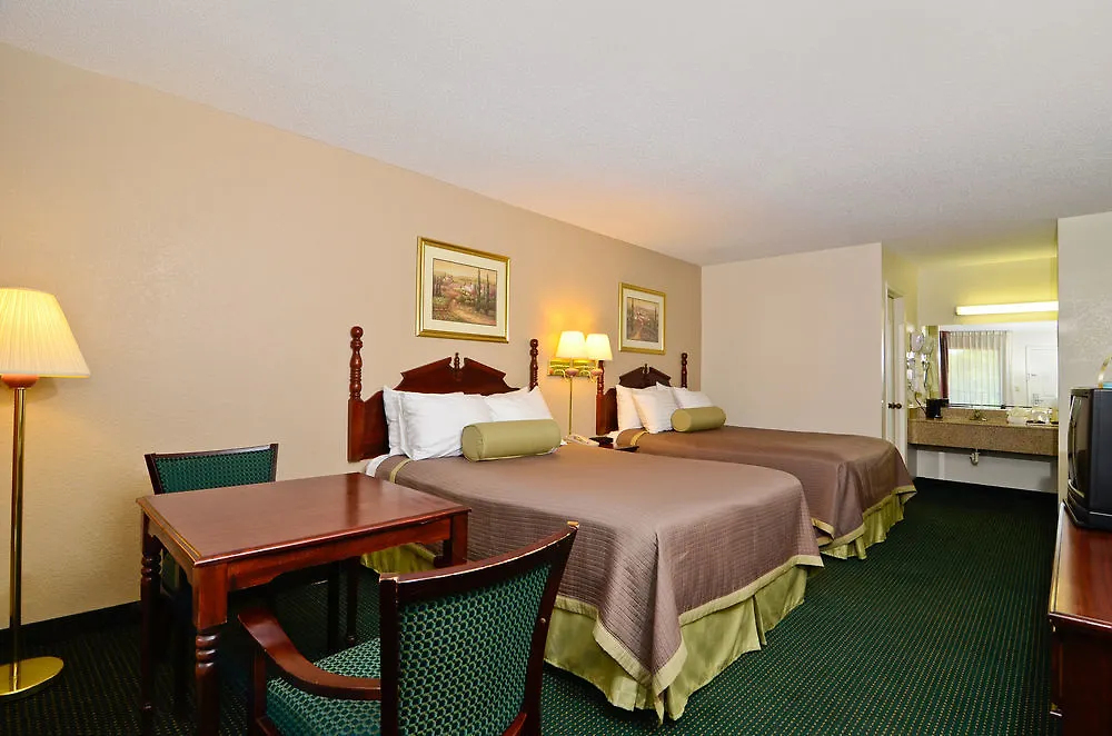 Travelers Inn And Suites Memphis