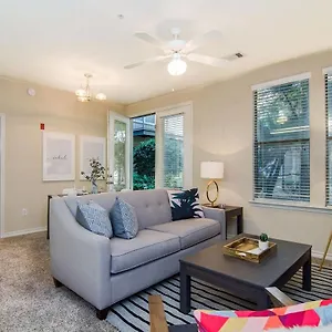 Heart Of Downtown Memphis! Sleeps 6! Apartment