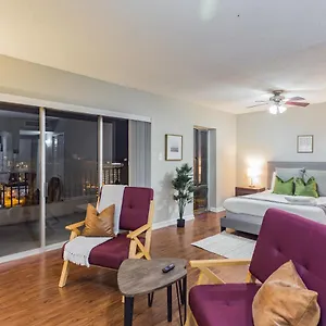 Beautiful Studio In Downtown + River Views Apartment