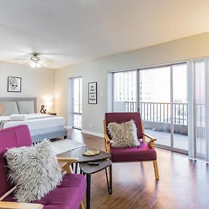 Modern Studio + Walk Score 85 Apartment