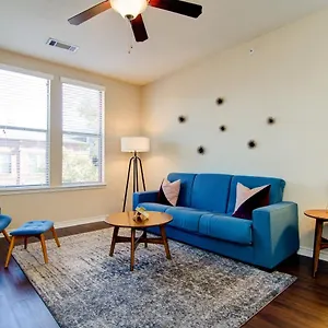 Loft Style 1.5 Bedroom Walk 2 Downtown! Sleeps 6! Apartment